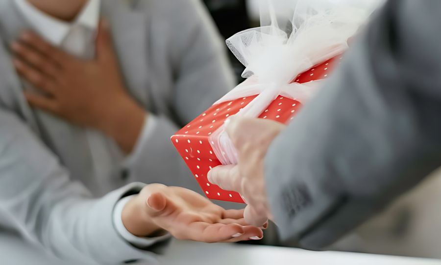 nen-bieu-qua-tet-gi-cho-dong-nghiep-27