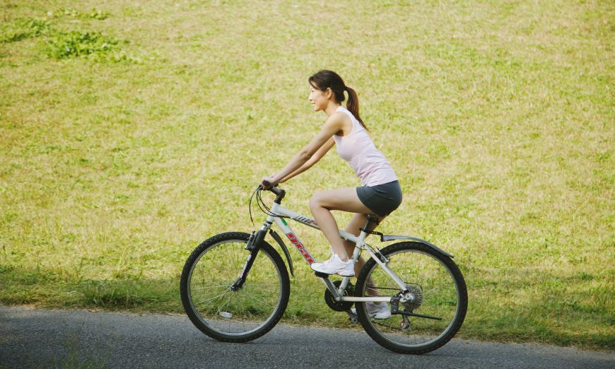 Việc vận động nhẹ sau khi ăn bánh trung thu sẽ giúp cơ thể tiêu hao bớt năng lượng dư thừa