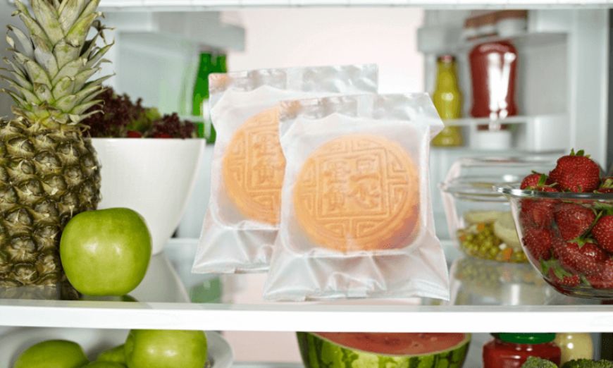 Bạn cần bảo quản bánh trong ngăn mát tủ lạnh ngay sau khi mở bao bì