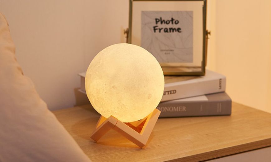 Đèn ngủ hình trăng tròn là một món quà trung thu cho người yêu khá lí tưởng